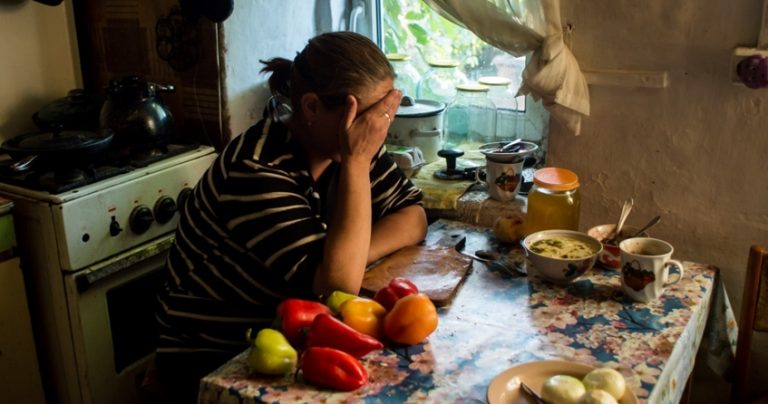 Коли донька вирішила вийти заміж вдруге, син заважав їй, і Ольга Захарівна взяла онука до себе. Але знала б вона, яке горе завдала собі на голову.