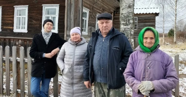 Віталій згадав, що через день має приїхати його дружина, йому стало сумно, але раптом він отримав дзвінок від дружини, і після цього дзвінка життя Віталія змінилося на 180 градусів.