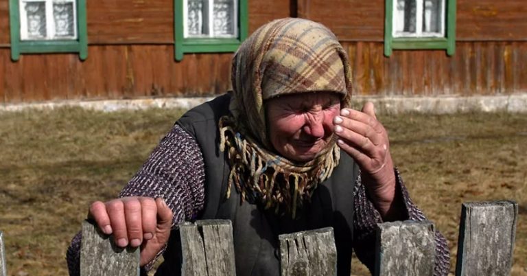 Донька вийшла заміж, і лише потім привезла свого чоловіка до села познайомитися з мамою. Але такого прийому від мами вона не чекала.