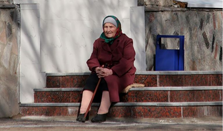 На хабна сусідка натякнула дівчинці, що вона батькам не рідна. І тієї миті щасливий і затишний світ Марійки впав.