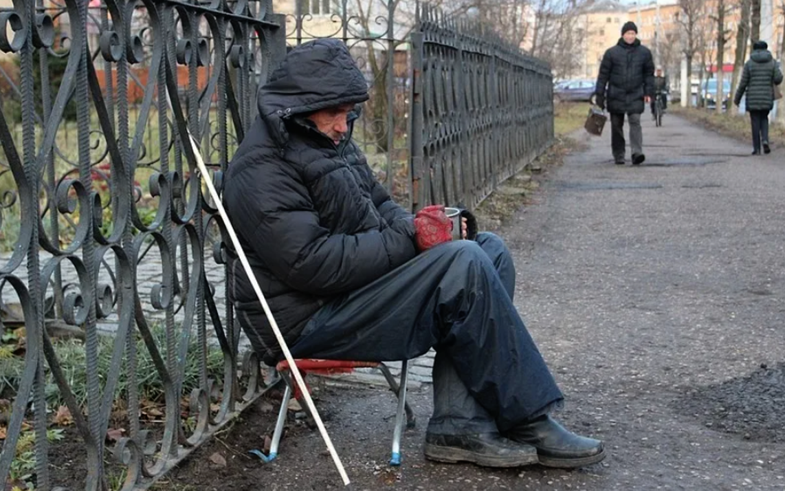 Лицо без определенного места. Бомжи в центре Петербурга.