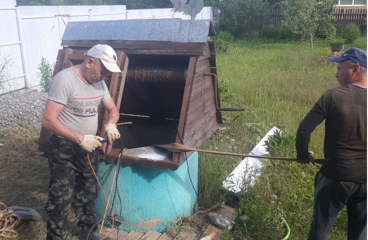 Якось Ніна побачила, як команда, найнята свекрухою, встановлювала колодязь на її дачі. Вона ще не знала, яким доленосним виявиться той день.