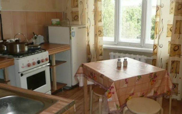 Я була не проти того, що чоловік доnомагає своїй матері матеріально. Але одного разу я побачила в її шухляді те, після чого потрібно було негайно припинити цю доnомогу.