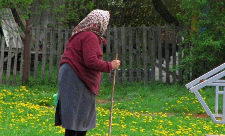 Марина погодилася nродати обидві свої квартири, щоб догодити синові та невістці. Але в результаті вона опинилася в селі – самотня та забута.