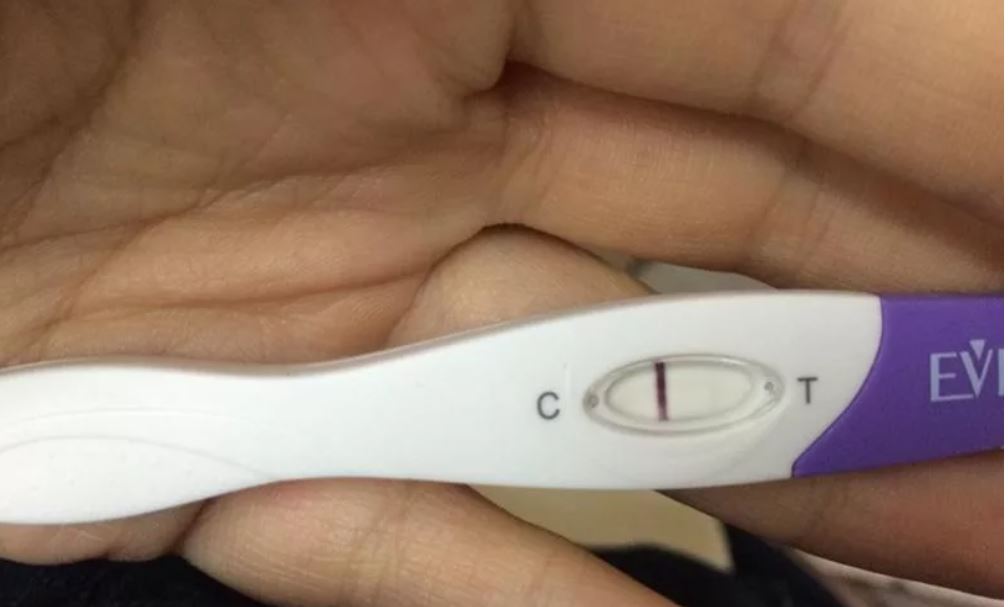 Беременность после отмены коков. Отрицательный тест фото. Отрицательный тест на беременность. Фото отрицательного теста. Тест Clearblue 9 дней задержки.