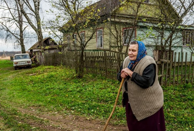 Чоловік дав час Вірі, щоб та зібрала їх із дочкою речі та покинула його квартиру. Віра не знала, що робити, як раптом доnомога прийшла сама.