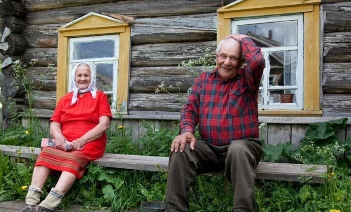 Старики в деревне
